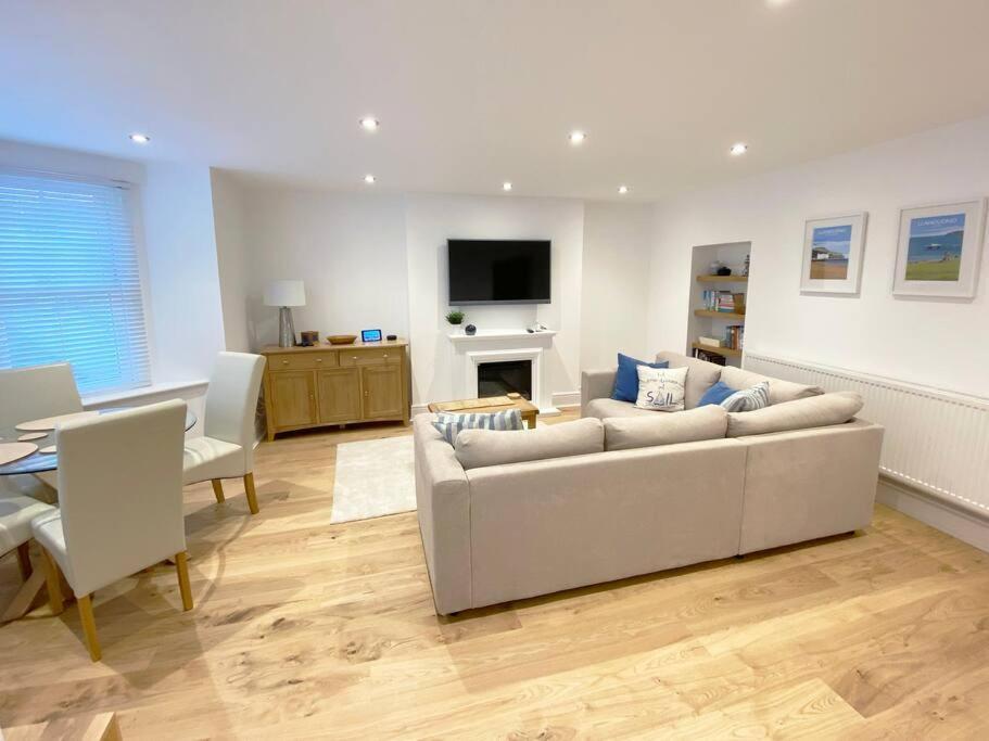 Central Llandudno, Private Parking Near To Beach, Pier & Shops Extérieur photo